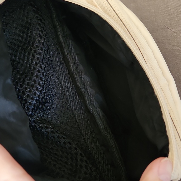 Fabletics Belt bag cream colored - Picture 7 of 12